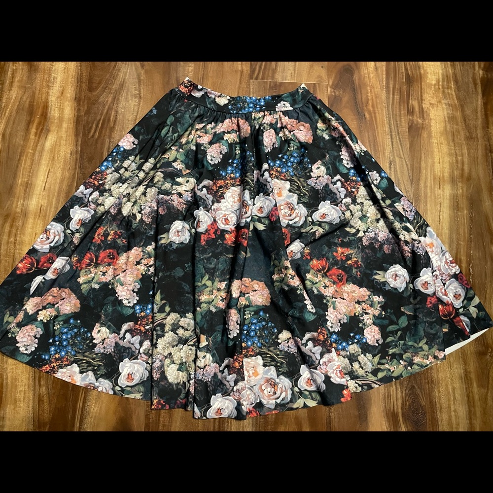 Take My Monet Pocket Midi Skirt